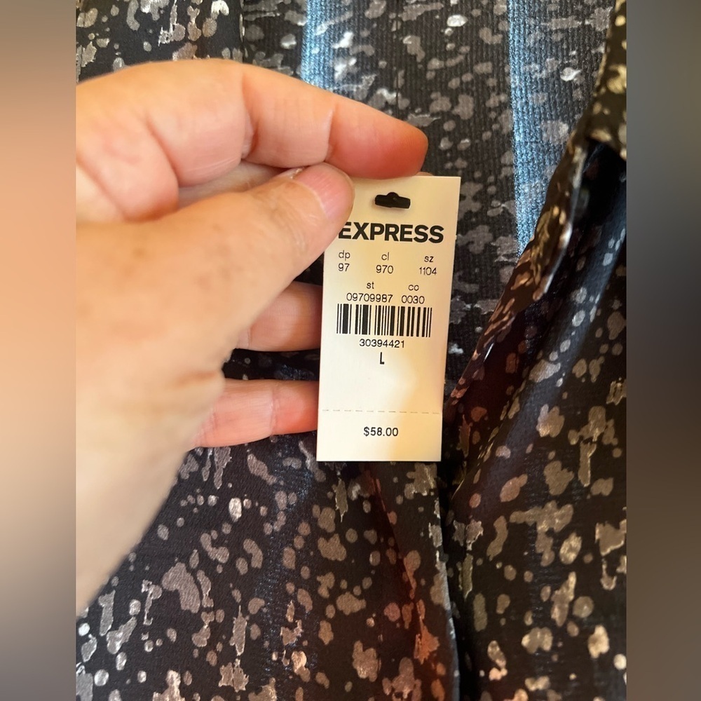 NWT Express Button-up Blouse In Black Multi size L - Picture 6 of 10